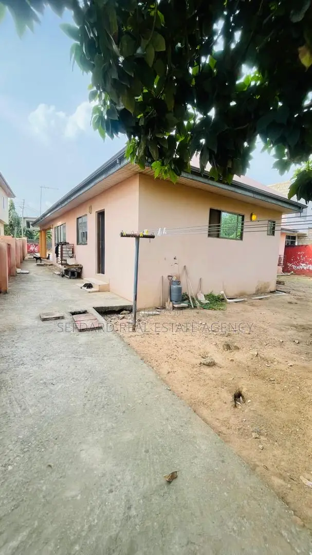 4bdrm House in Sefdard Properties, Amasaman for sale
