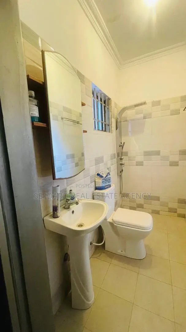 4bdrm House in Sefdard Properties, Amasaman for sale