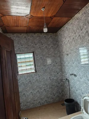 8bdrm House in Free Will Agency, Kumasi Metropolitan for sale
