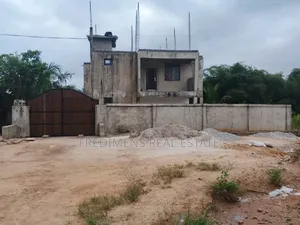 5bdrm House in Fredimens Real, Kumasi Metropolitan for sale