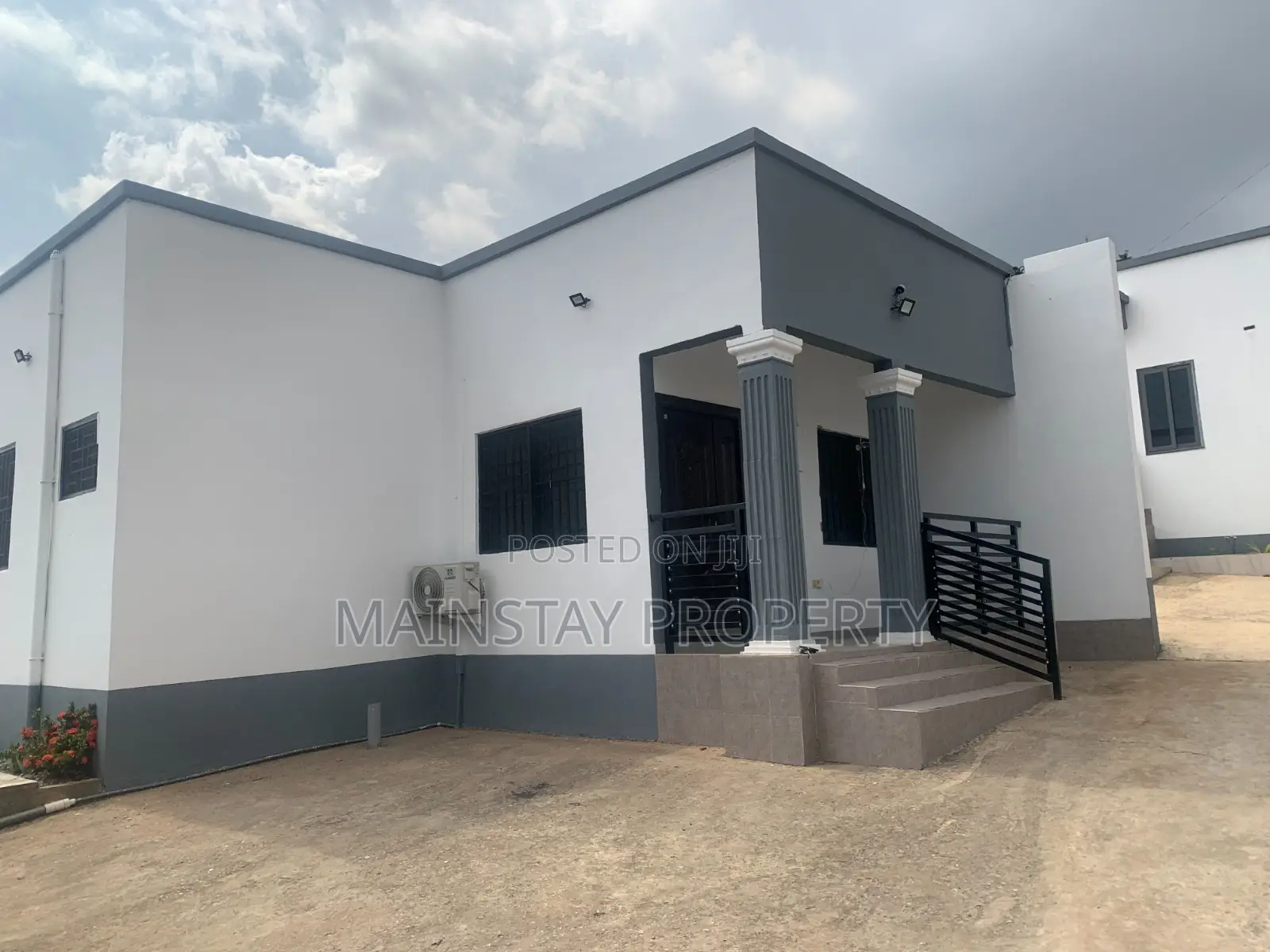 Furnished 2bdrm Apartment in Ashomang Estate for sale