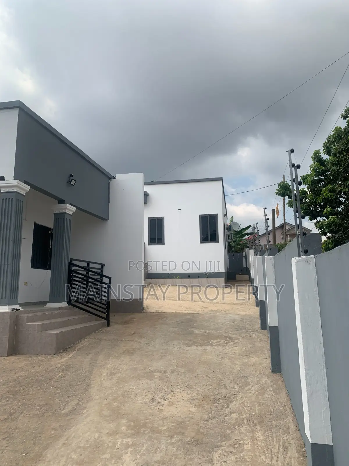 Furnished 2bdrm Apartment in Ashomang Estate for sale