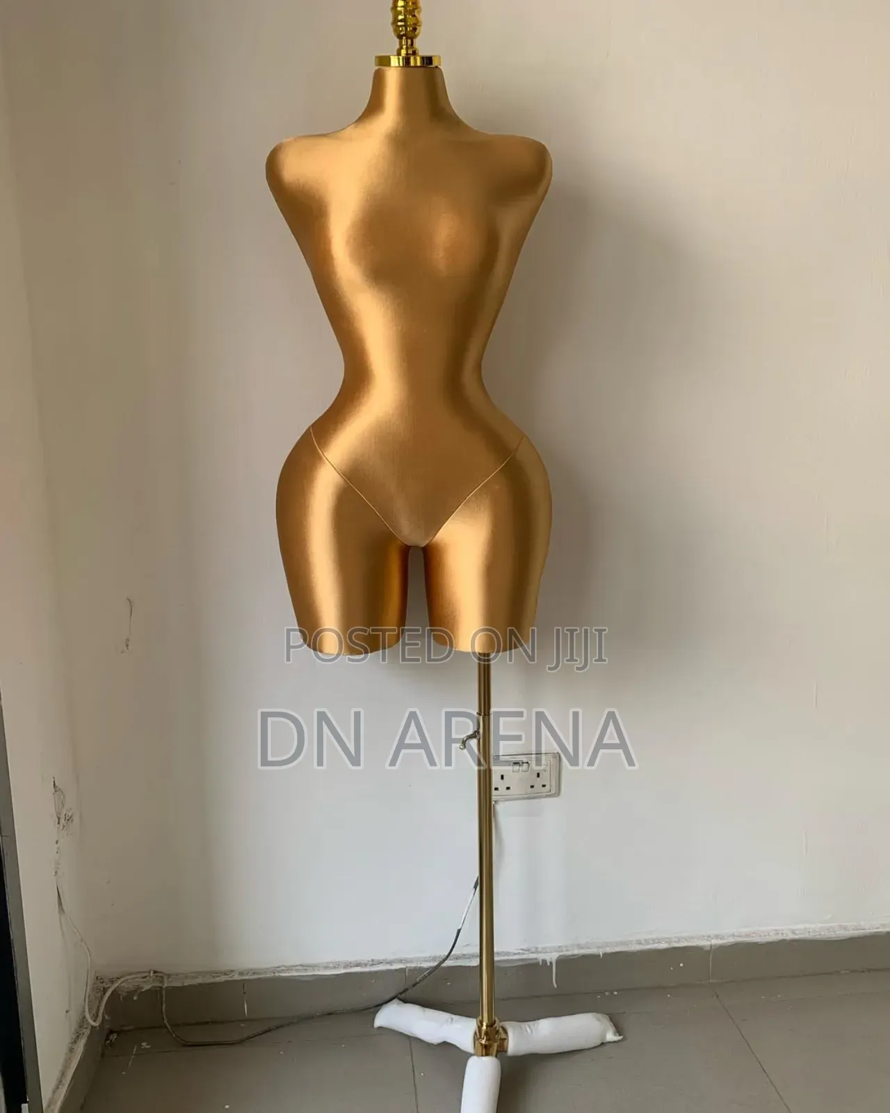 Fabric Bbl Mannequin (Semi Pierceable)