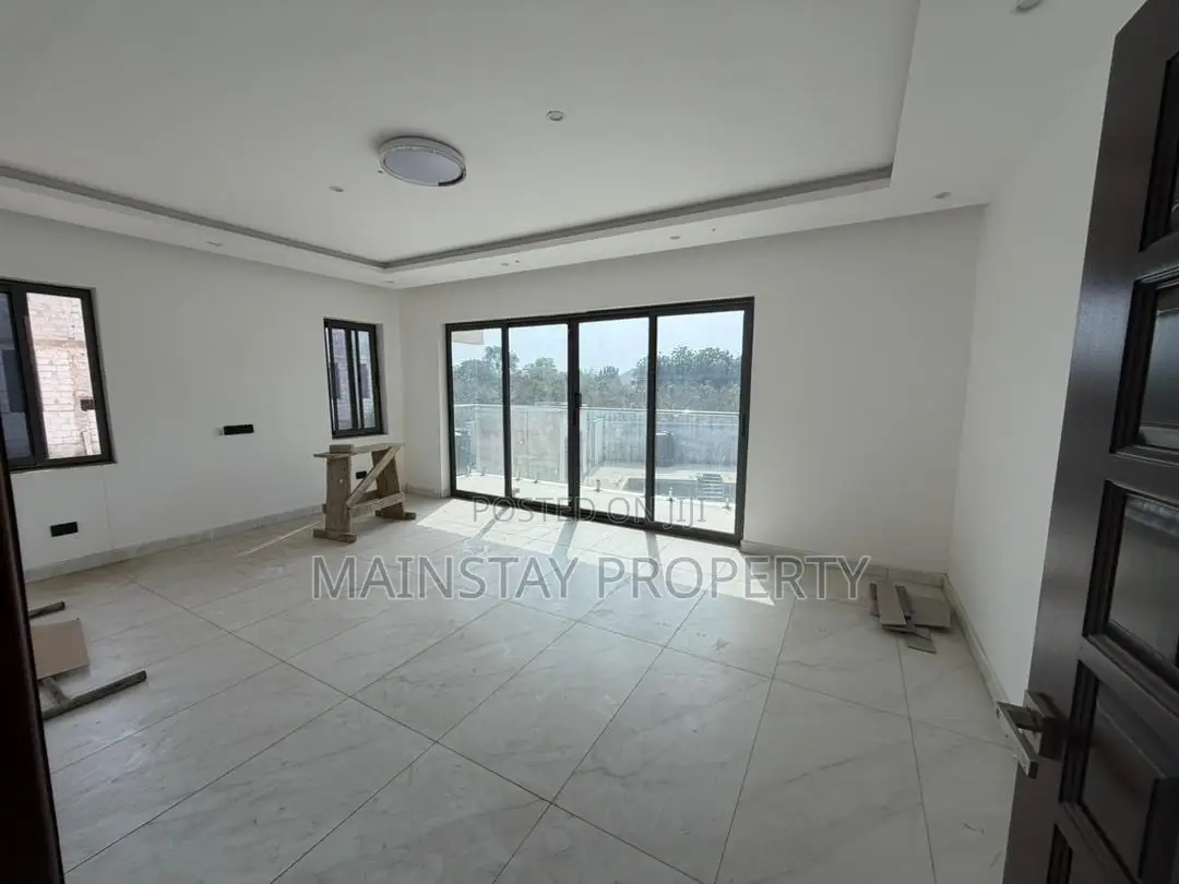 4bdrm Townhouse / Terrace in Mainstay Estates, Tseaddo for rent