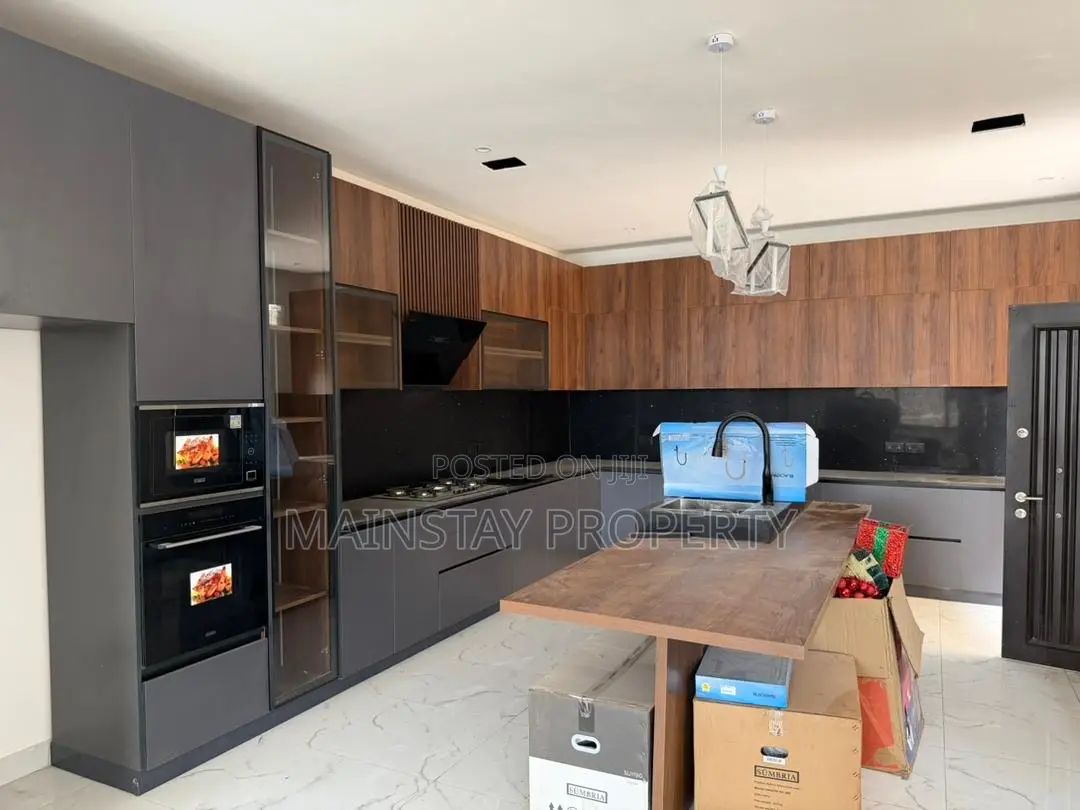 4bdrm Townhouse / Terrace in Mainstay Estates, Tseaddo for rent