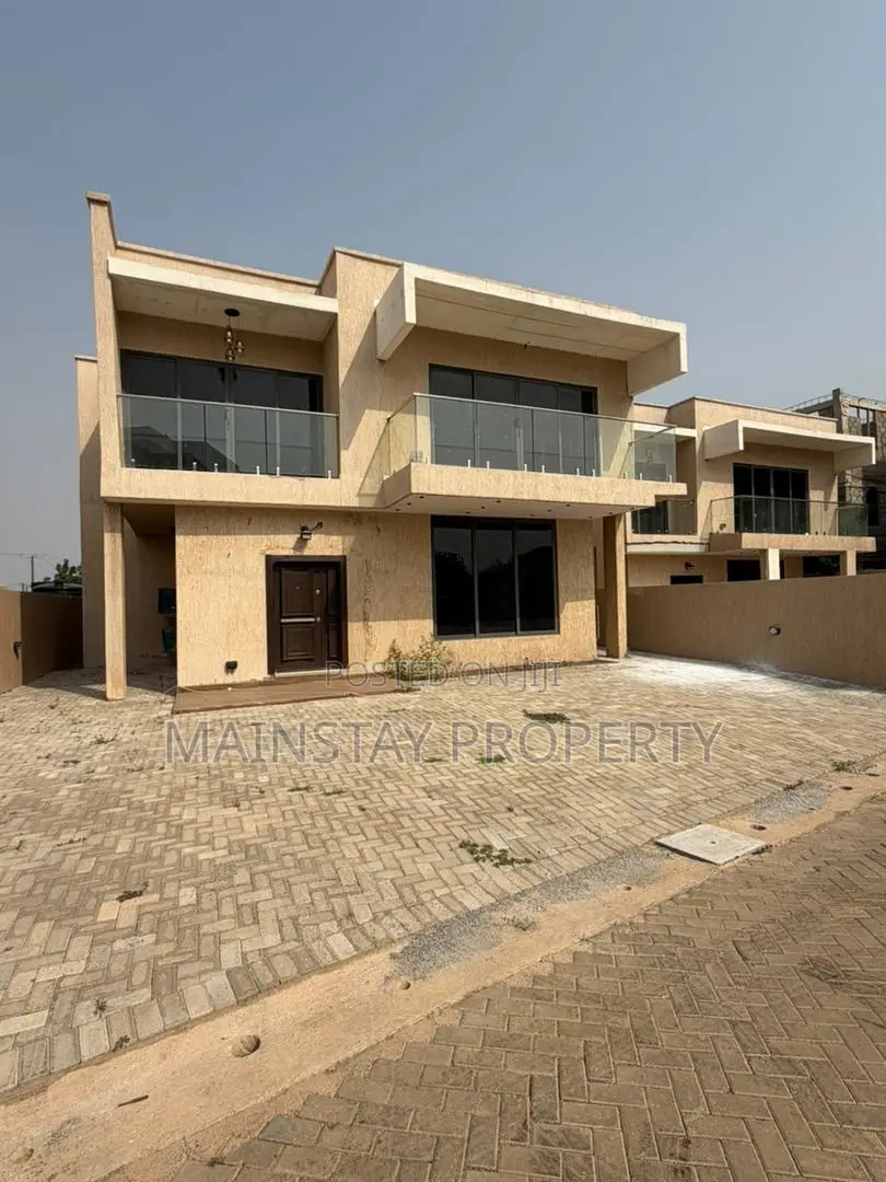 4bdrm Townhouse / Terrace in Mainstay Estates, Tseaddo for rent