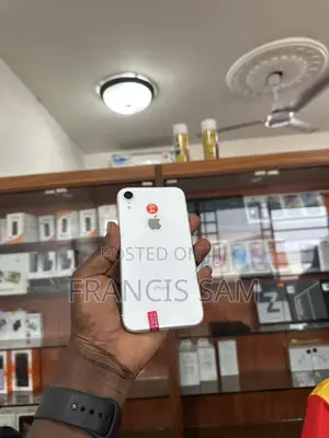 Apple iPhone XR 64 GB White