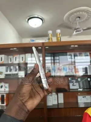 Apple iPhone XR 64 GB White