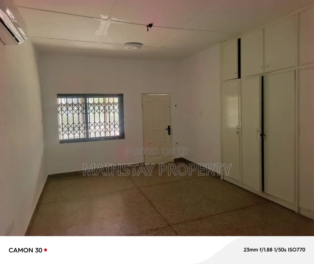 8bdrm House in Mainstay Estates, Cantonments for rent