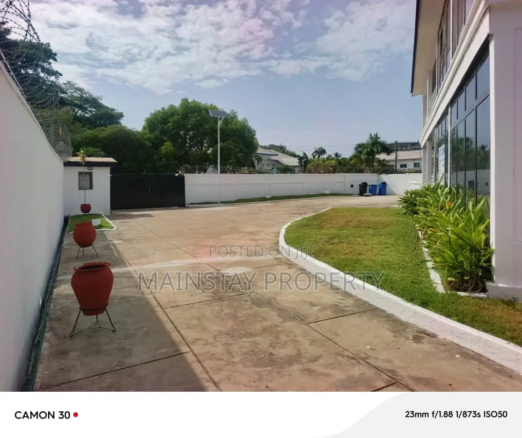 8bdrm House in Mainstay Estates, Cantonments for rent
