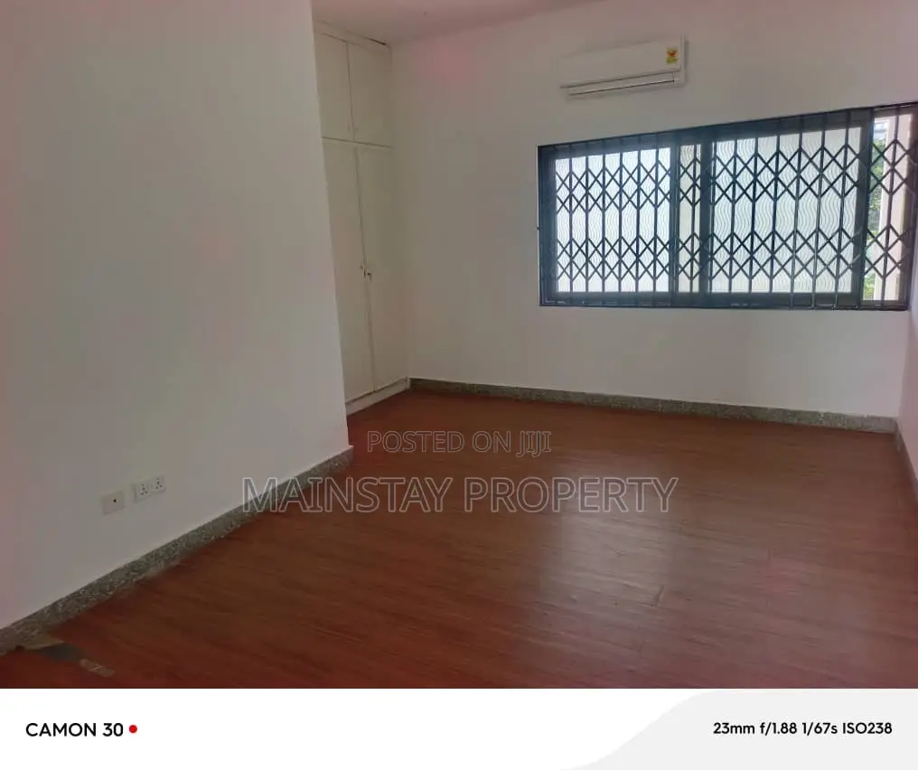 8bdrm House in Mainstay Estates, Cantonments for rent