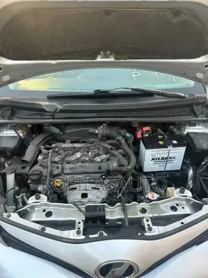 Toyota Vitz 2014 Silver