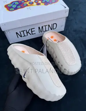 Nike Mind 001