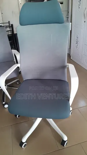 Ash and White Neatswivel Chair