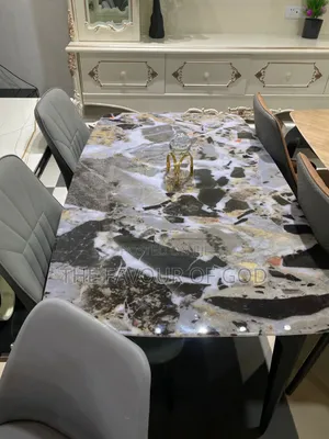 An Aesthetically Made Dining Set