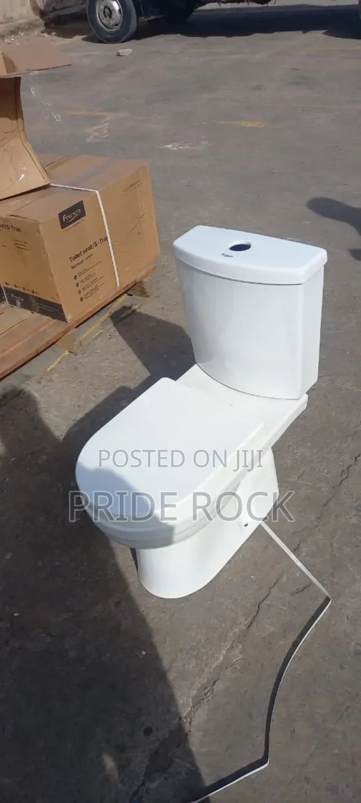 Press Top, Small Tank Wc With Cover