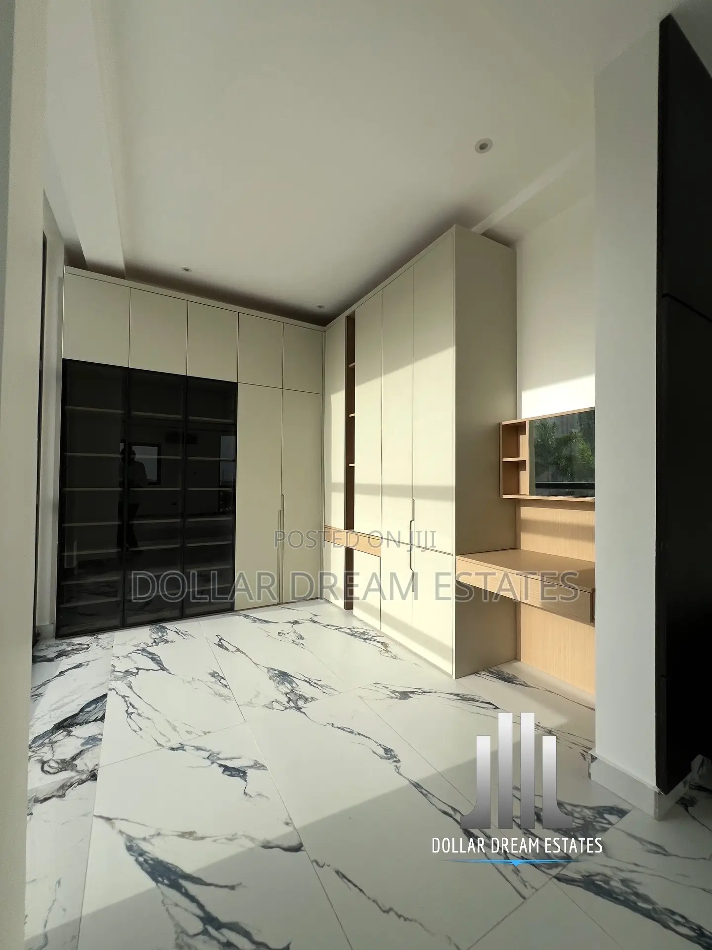 5bdrm House in East Legon for sale