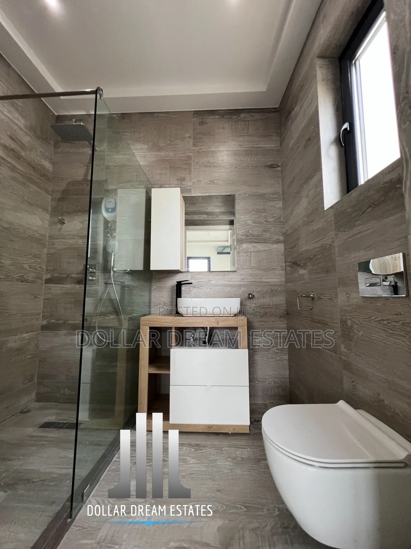 5bdrm House in East Legon for sale