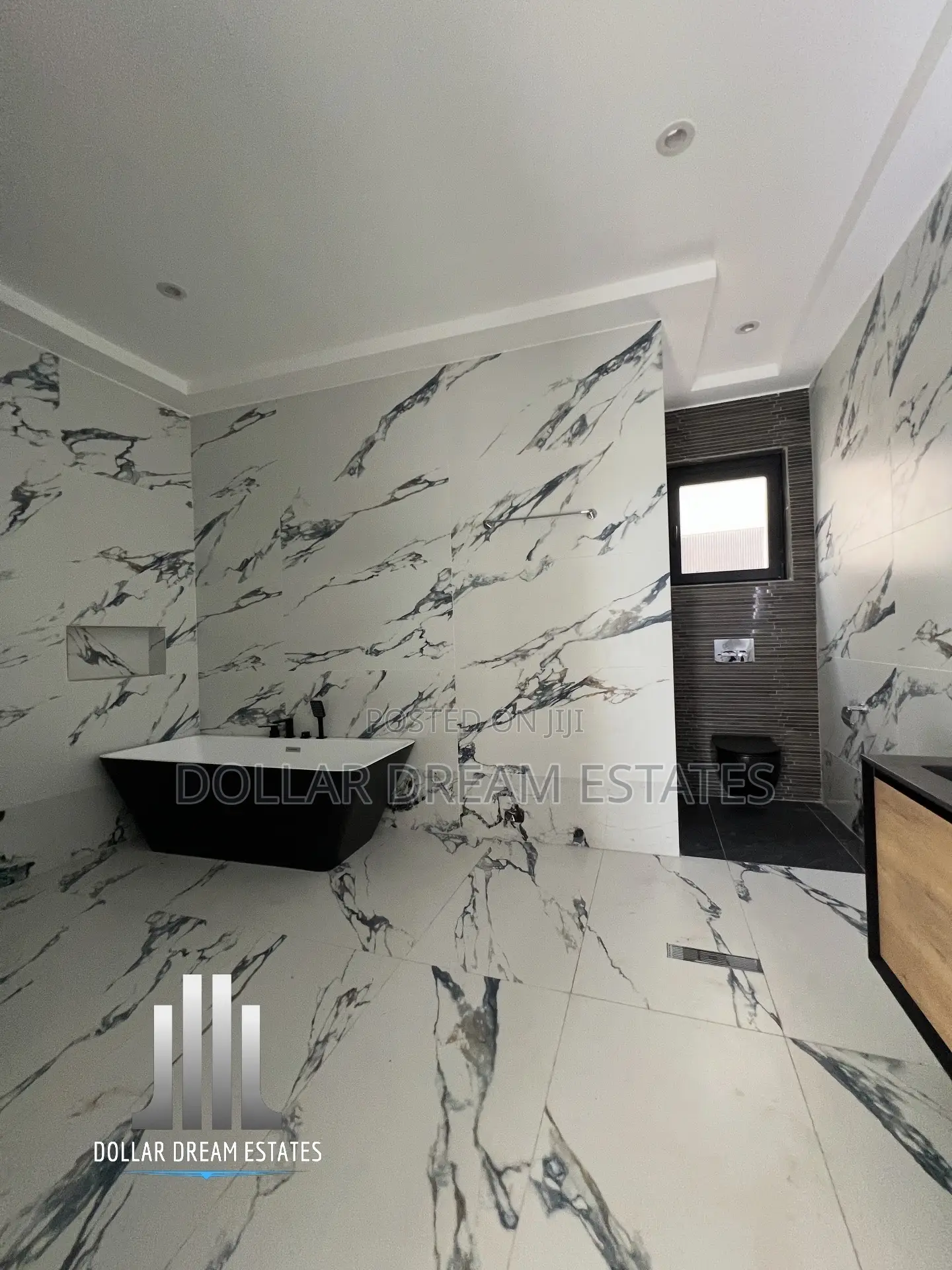 5bdrm House in East Legon for sale