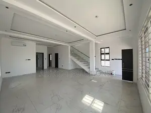 5bdrm House in Roman Ridge, Accra Metropolitan for sale