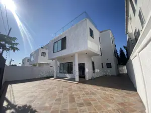 5bdrm House in Roman Ridge, Accra Metropolitan for sale