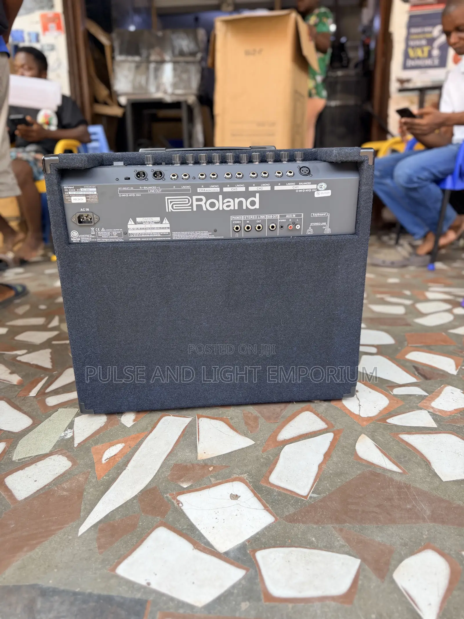 Roland Kc-600 Keyboard Amplifier(Keyboard Combo)