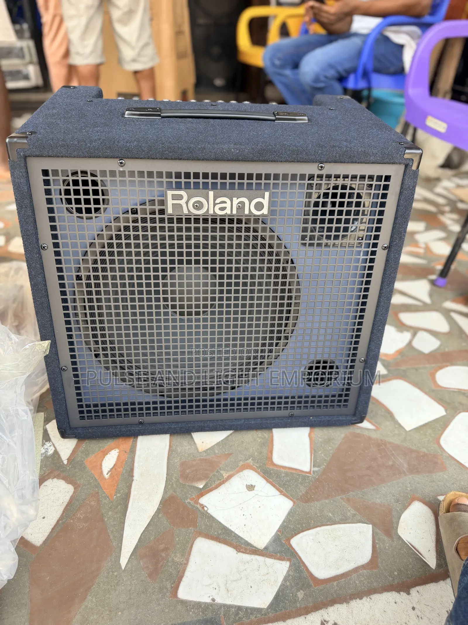 Roland Kc-600 Keyboard Amplifier(Keyboard Combo)