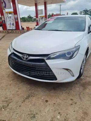 Toyota Camry LE 4dr Sedan (2.5L 4cyl 6A) 2017 White