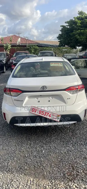 Toyota Corolla LE 2022 White