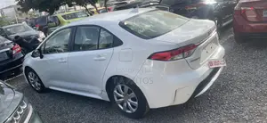 Toyota Corolla LE 2022 White