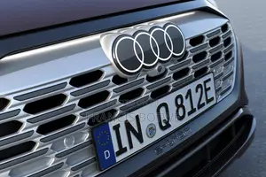 Audi Q8 Bumper 2023 and Headlights