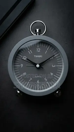 Lightweight Vintage-Style Table Clock