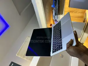 Laptop Apple MacBook Pro 2017 16GB Intel Core i5 SSD 512GB