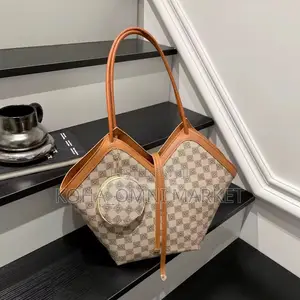 V-Shaped Checkered Tote Bags