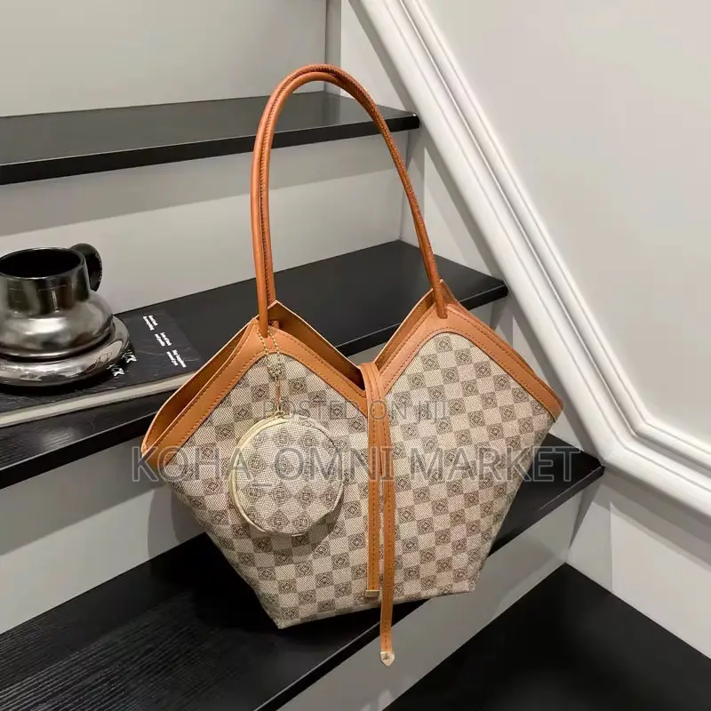 V-Shaped Checkered Tote Bags