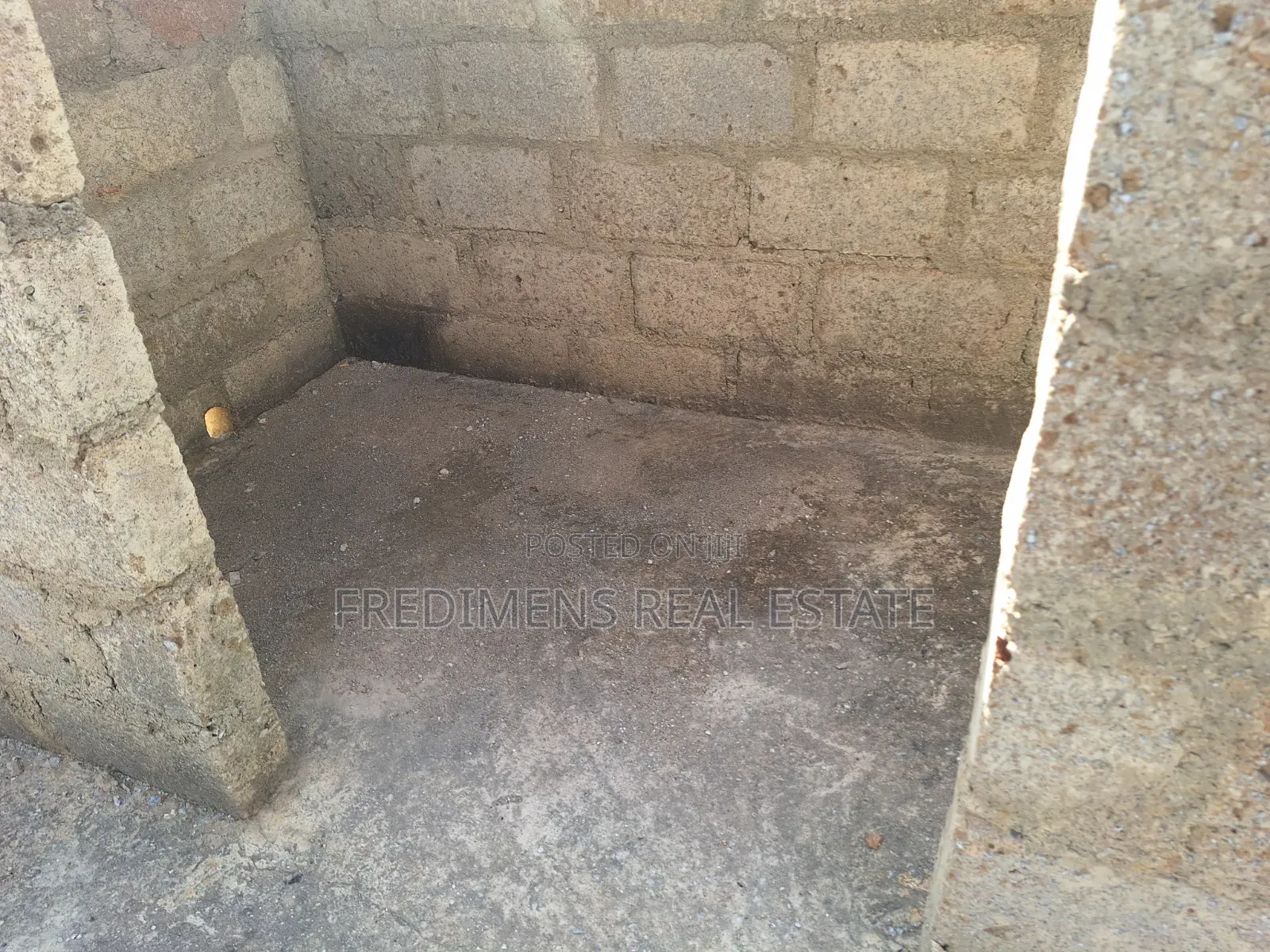 7bdrm House in Fredimens Real, Atwima Kwanwoma for sale