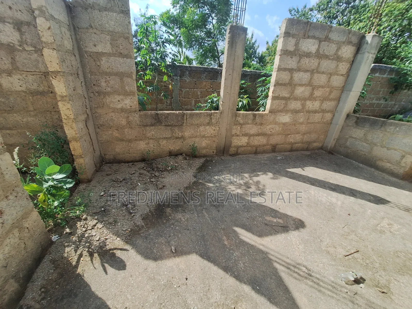 7bdrm House in Fredimens Real, Atwima Kwanwoma for sale