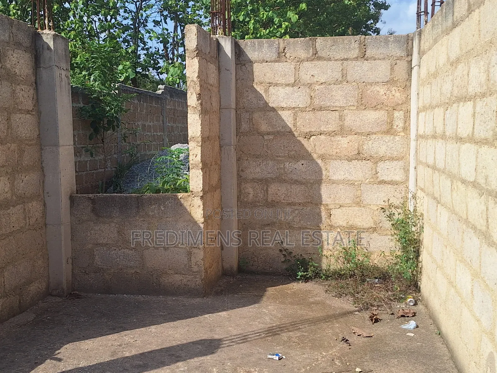 7bdrm House in Fredimens Real, Atwima Kwanwoma for sale