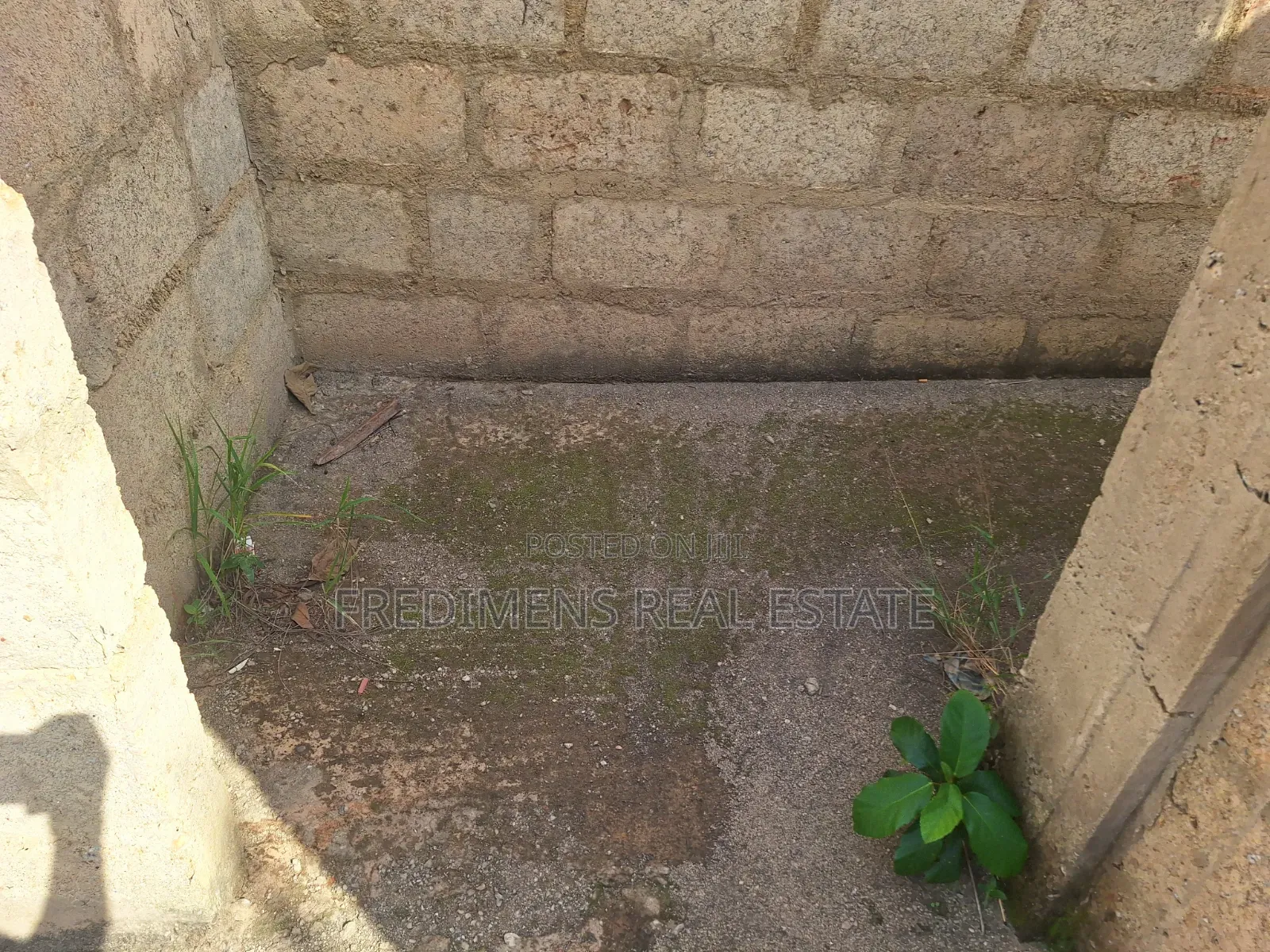 7bdrm House in Fredimens Real, Atwima Kwanwoma for sale