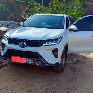 Toyota Fortuner 2.7 AWD 2018 White