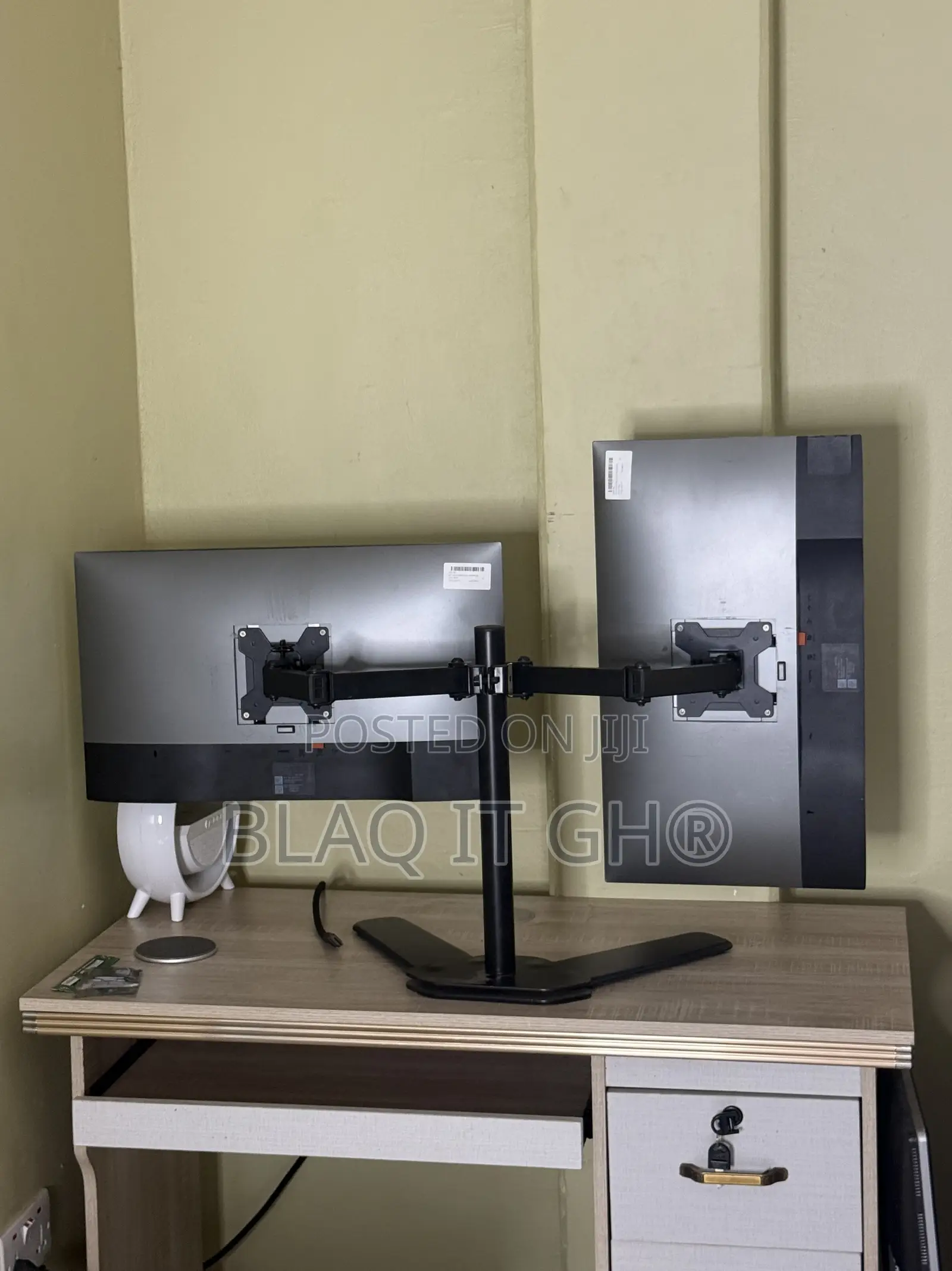 Dual 24 Inches FHD Dell Monitors With Stand