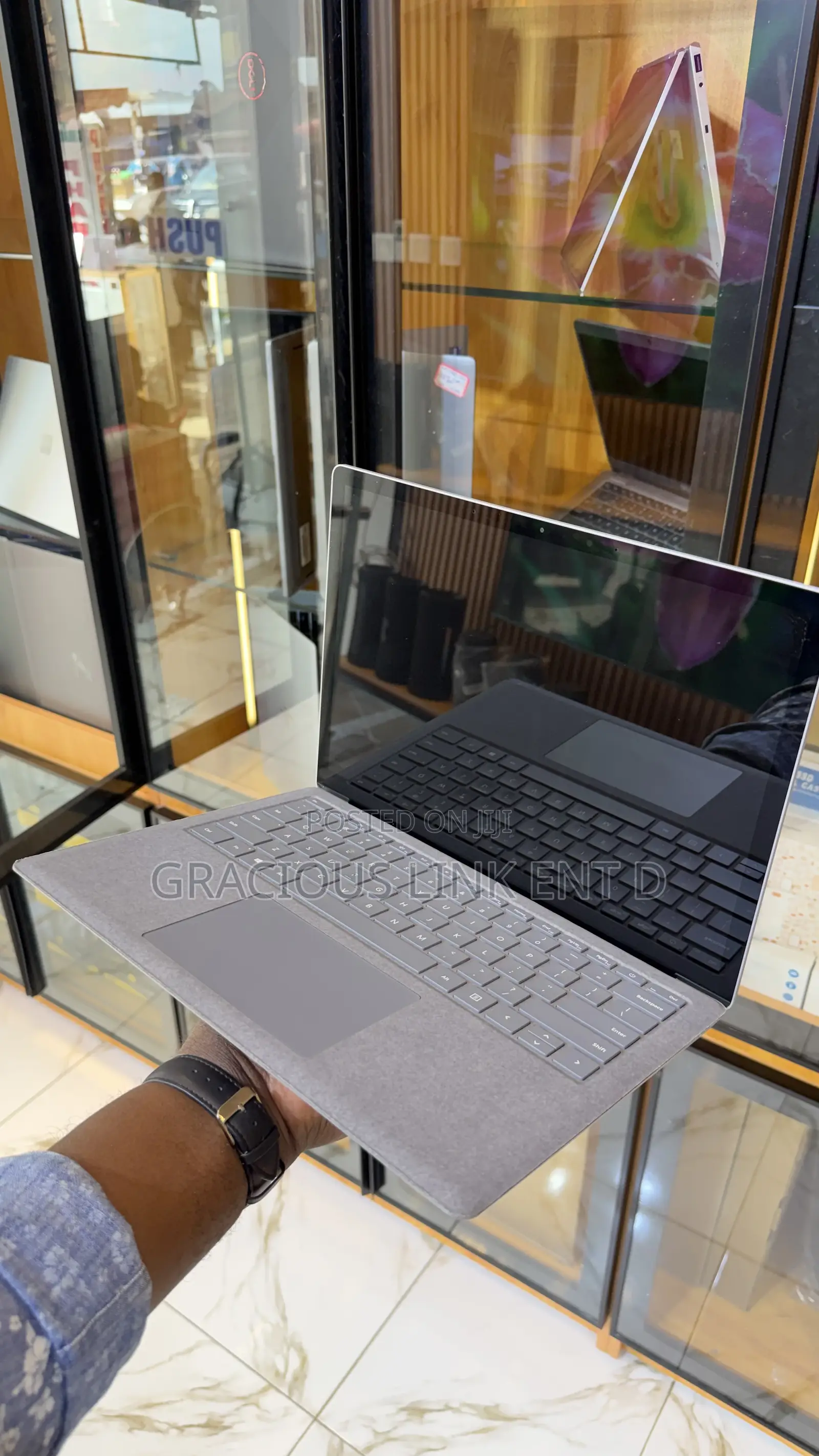 New Laptop Microsoft Surface Laptop 4 8GB Intel Core i5 SSD 256GB