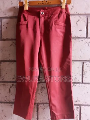 Red Three Quarters Trouzer