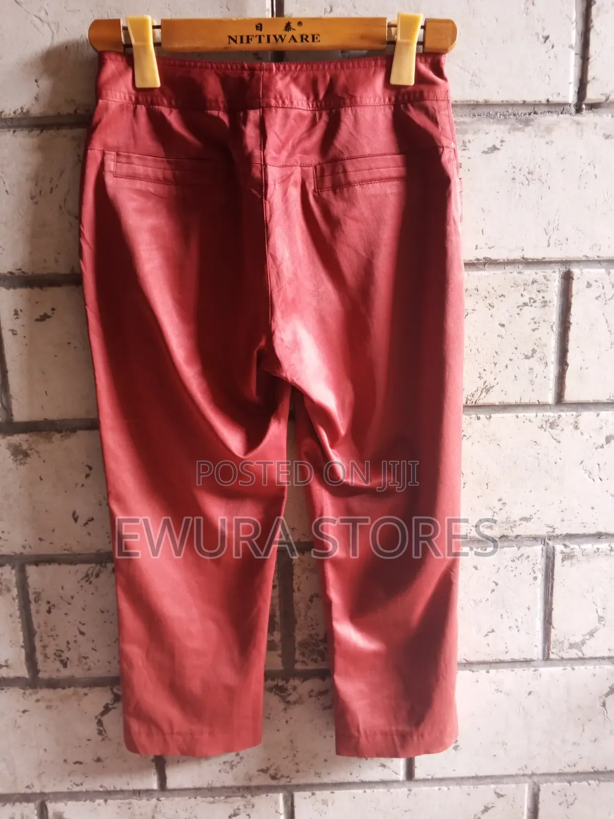Red Three Quarters Trouzer