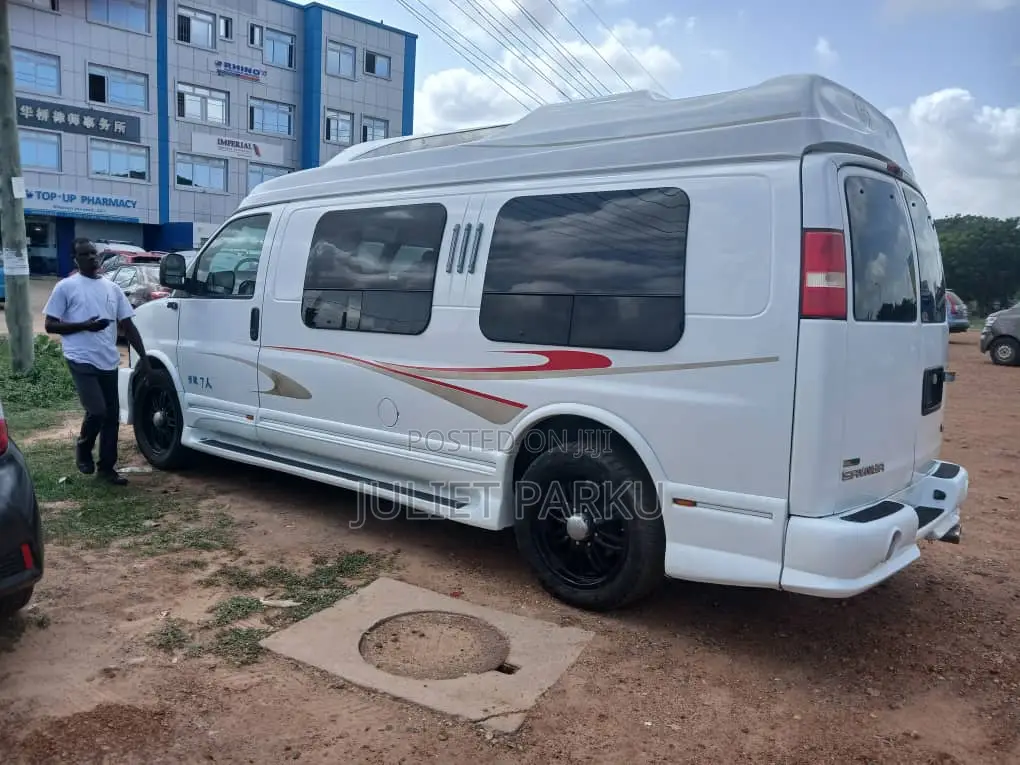 GMC Savana 2014 White