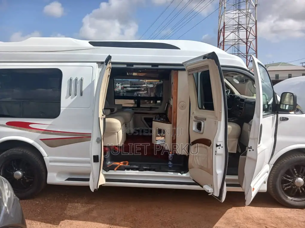 GMC Savana 2014 White