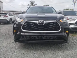 Toyota Highlander LE AWD 2023 Black
