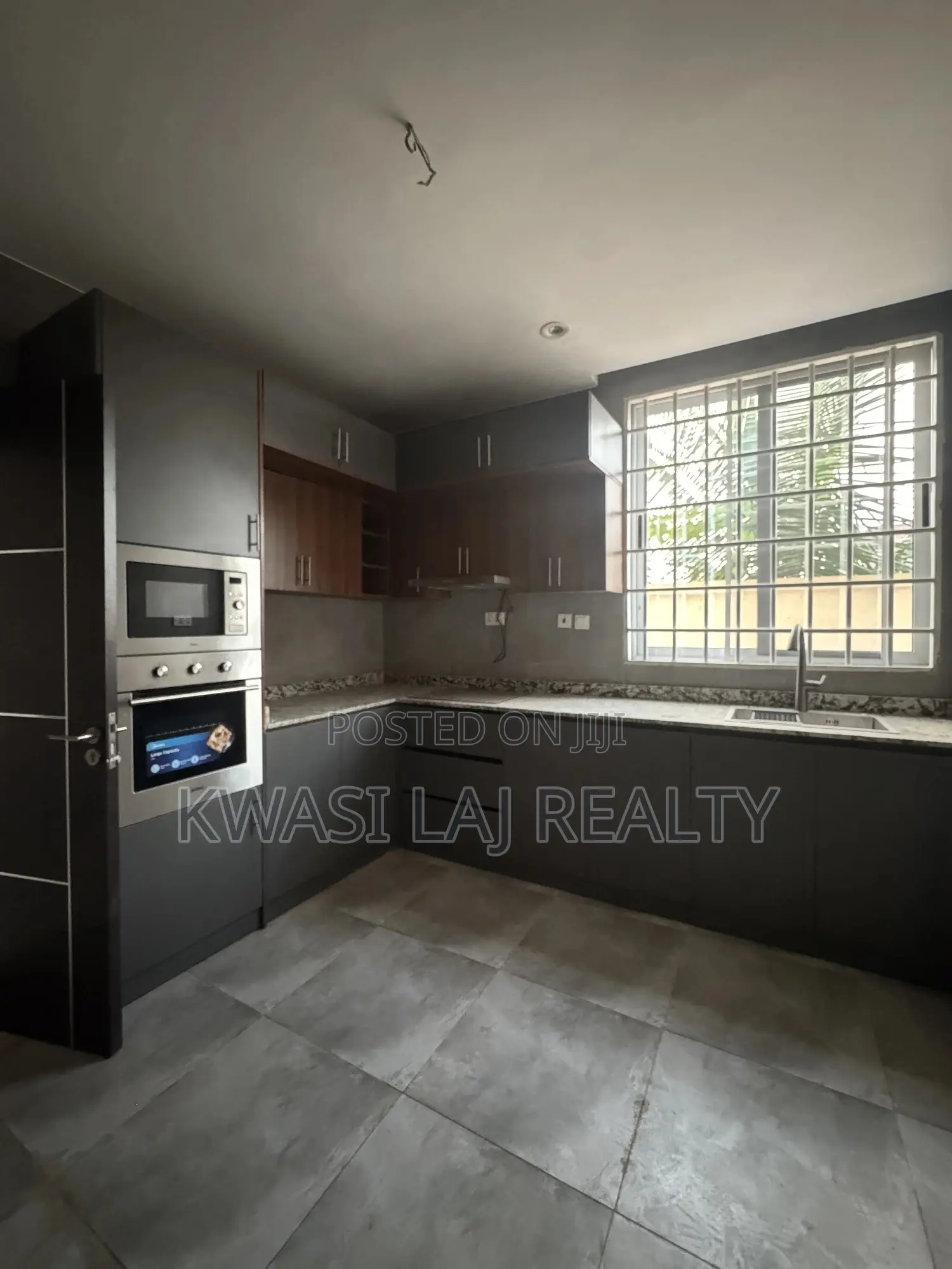 4bdrm House in Pokuase Ablekuma Rd for sale