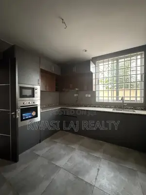 4bdrm House in Pokuase Ablekuma Rd for sale