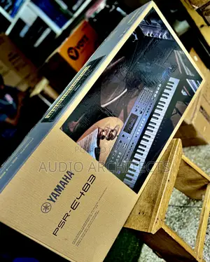 Yamaha PSR E483